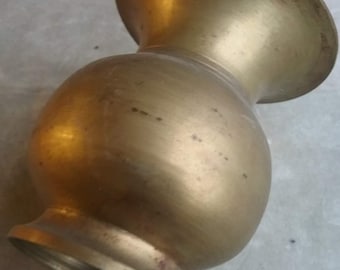 Brass vase, round and bulbous, patina, 2 sizes. Lovers, collectors, metal objects, brass, decoration, vintage