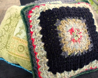 Decorative crochet cushion green-black-red Granny Square wool fabric DIY vintage look