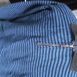 Sale 30% Pulli, Pullover, gestreift, PoloShirt, Zipper, schwarz mit blau, Männer, Frauen, Gender, Secondhand, Vintage