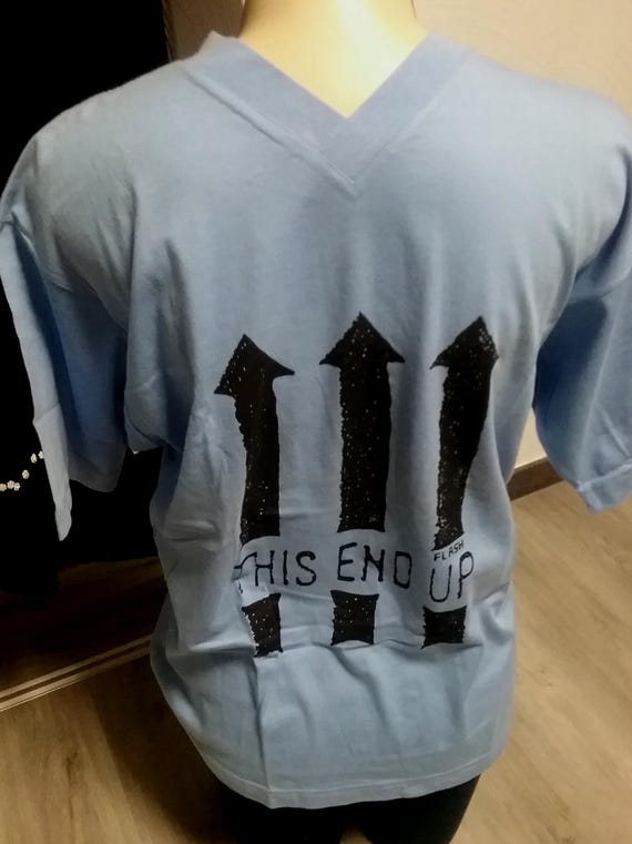 Sale 30% T-Shirt, short sleeve, graphic-This End up- 3 arrows, light blue-black, V-neck, BIG format, Fesh/Flash, Vintage