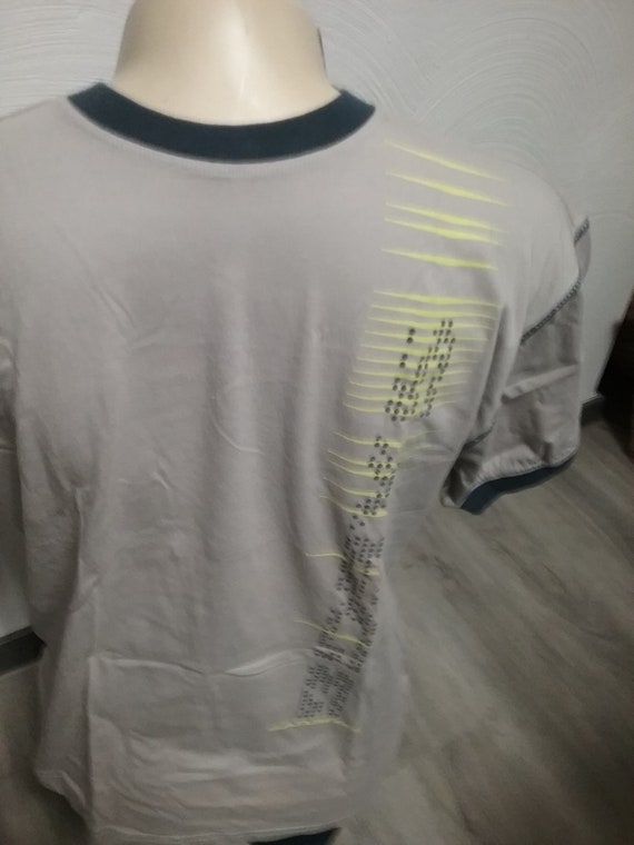 T-shirt, short-sleeved, graphic logo, front side, side motif, grey-yellow, anthracite cuffs, crew neck, size information, Bad Boys, vintage
