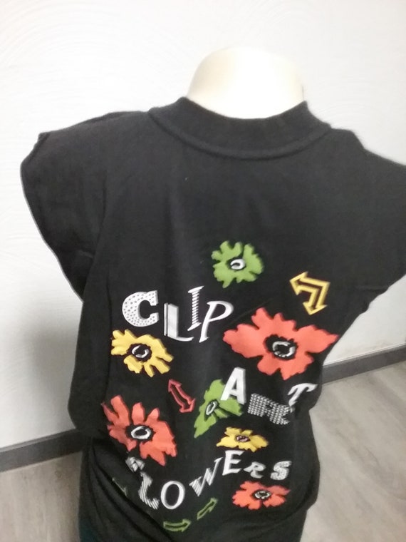 Tank top, sleeveless T-shirt, graphic flower clip art flowers, black with orange-yellow-green-white, BIG, girls, women, Del Gado, vintage