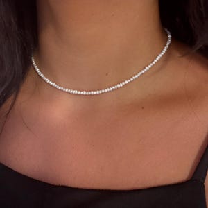 Minimalist Perlenhalskette, Gelbgold Verschluss 3 mm winzige Perlenhalskette winzige Perle Chocker minimalisth Perlenhalskette Damenperle