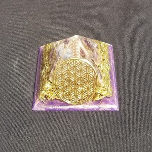 Orgonite® Pyramid Energy Healing Orgone® Pyramid Small Flower of Life Amethyst & quartz crystal EMF / RF Protection