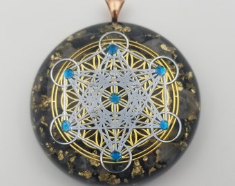 Orgonite® Pendant - Metatrons Flower of life orgone® amulet pendant with blue apatite & quartz crystal. Protection from  EMF Protection