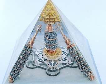 Pyramide Orgone® - Accélérateur de corps de lumière Metatron Pyramide Orgonite® avec générateur d'orgone de protection EMF / RF® Large