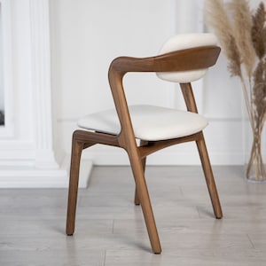 Otto Comfort Chair - Walnut