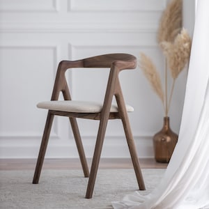 Garibaldi Chair - Walnut