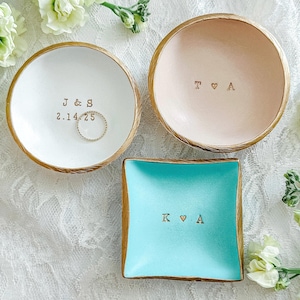 Engagement Gift Ring Dish / Date and Initials Jewelry Dish / Wedding Gift for Couple / Anniversary Gift for Her / Personalize Gift for Bride