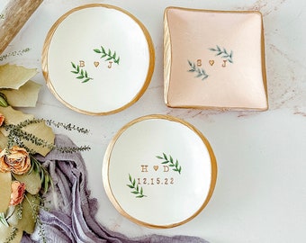 Custom Wedding Gift / Date and Initials / Ring Dish / Wedding Gift for Couple / Personalized Gift / Engagement Gift for Bride / Personalized