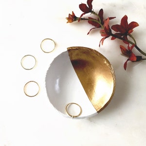 White and Gold Jewelry Dish / Personalized Jewelry Dish / Personalized Ring Dish / Gifts for Her / Bridesmaids Gift / Personalized Gift