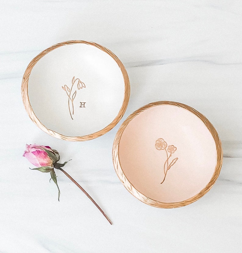 Personalized Birth Flower Jewelry Dish / Personalized Gift for Her / Gift for Mom / Bridesmaid Gift / Engagement Gift / Botanic Jewelry Gift image 1