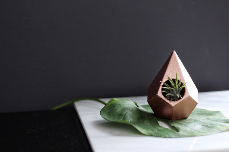 TEARDROP Concrete Planter