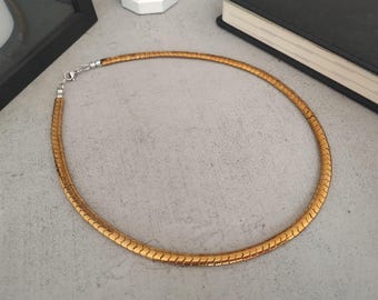 Collier ras du cou en hématite dorée, bijou minimaliste pour homme. Cadeau pour papa.