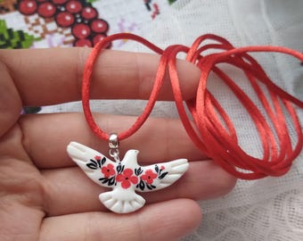 Collier Oiseau Peint, Collier Rouge Ukrainien, Pendentif Colombe Blanche, Breloque Oiseau, Collier Paix, Collier Fleur d'Anniversaire, Pendentif Animal
