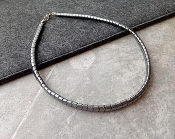 Idée cadeau pour la fête des pères : Collier en hématite pour homme (7,5 mm), collier anti-anxiété, ras-de-cou, collier serpent, collier de perles.