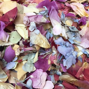 100 cups Flower Pathway Petals. Eco-friendly, bio-degradable ASSORTED flower petals.Confetti.Petals may have imperfections. Colors Vary. USA