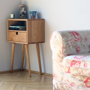 Table de chevet Mid Century avec tiroir / Chêne blanc / Chêne foncé image 7