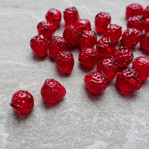 Perline di vetro lampwork fragola da 14 mm, perline di bacche rosse, forniture artigianali Regno Unito