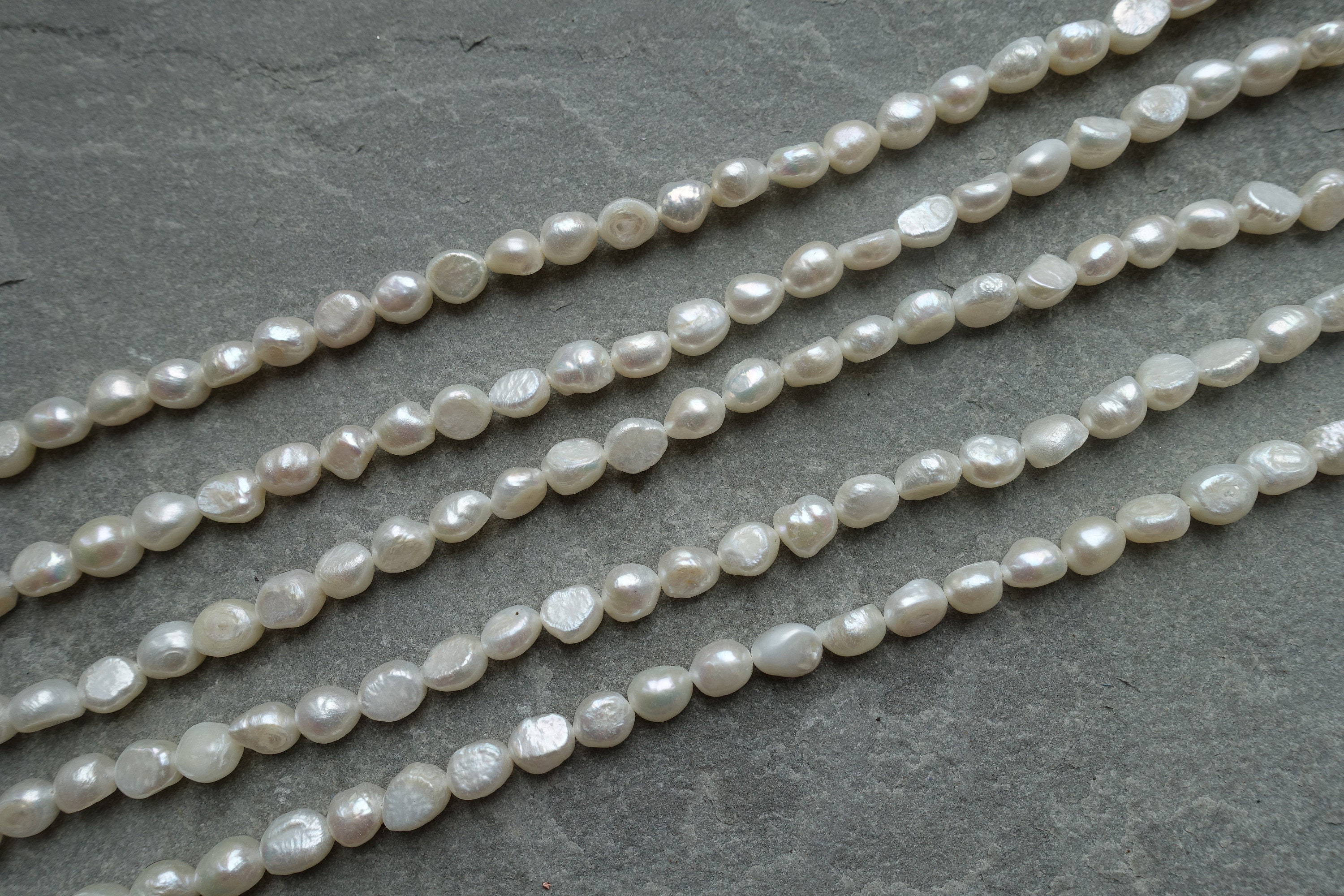 thumbnail image 2 of Natural Freshwater Pearl Loose Beads – Rice Nugget, Baroque Style, 14-inch, Cultured No Enhancement 2 of 4