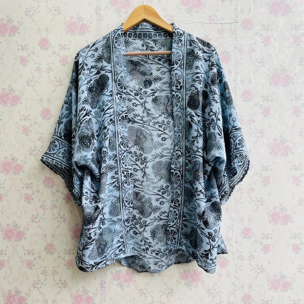 Chaqueta tipo kimono de seda, chaqueta tipo cárdigan, chaqueta tipo kimono vintage, chaqueta bohemia, regalo de San Valentín, abrigo tipo kimono corto, regalo para ella, top tipo pareo de bikini