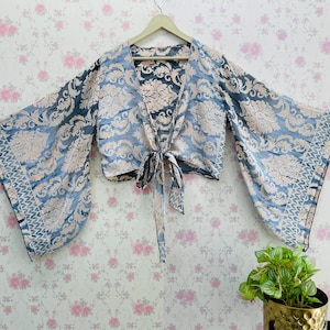 Boho Seiden Crop Top mit Trompetenärmeln: 70er Jahre Stil Bluse zum Binden