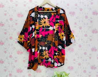 Gebloemde zijden kimonojas: boho stofdoekvest