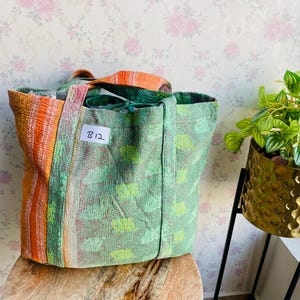 Fourre-tout fait main | Kantha en coton vintage indien | Sac de voyage, sac de marché, sac de courses, sac de voyage pour amoureux des sacs de week-end en coton kantha
