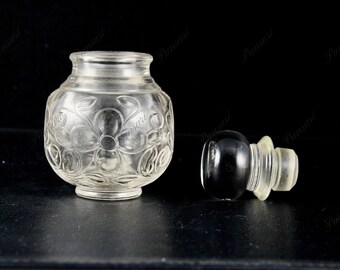 Rock Crystal Quartz Carved Perfume Bottle – 1305 Carats, Rare Gemstone Home Decor