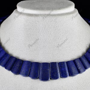 Collar de lapislázuli azul natural de corte plano: joyería de moda con piedras semipreciosas de 463 quilates