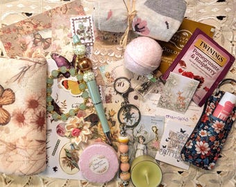 Vintage Style Cottagecore Gift Box – Lace, Teas, Jewelry, Bath Bombs, Stickers, etc.