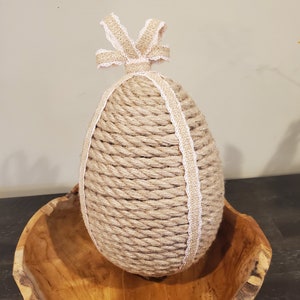 Jumbo große Ostereier aus dicken Twine Jute rustikale Home Dekoration Esszimmer Tisch Dekor Bauernhof Ei Herzstück rosa Band rosa Schleife
