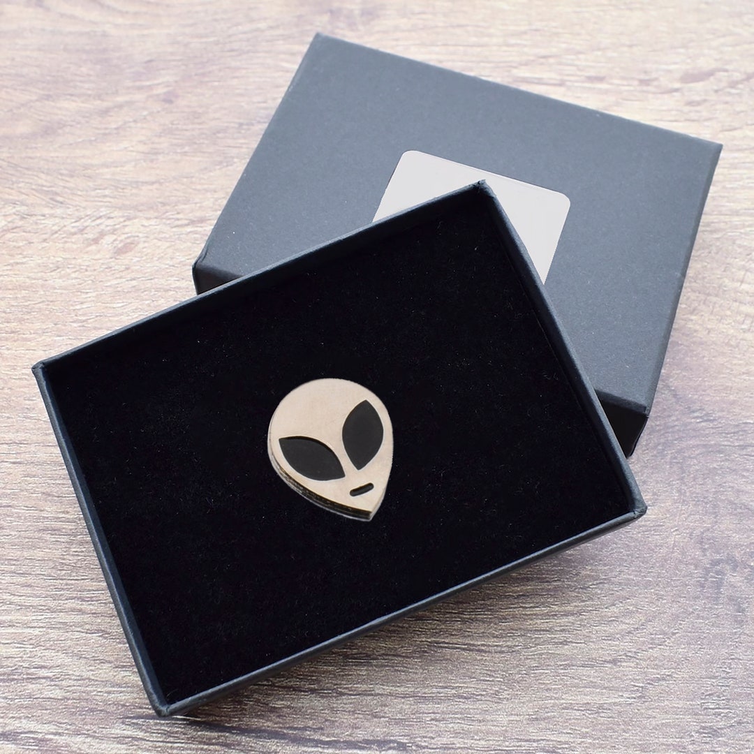 Alien Design Lapel Pin Badge in Engraved Personalised Gift Box - Etsy