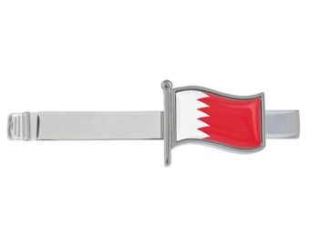 Pince à cravate argentée représentant le drapeau du Bahreïn, présentée dans une boîte chromée personnalisée