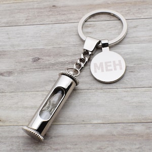 Laser graviert mit personalisierten Initialen und einer kurzen Nachricht Sanduhr Schlüsselanhänger in einer Geschenkbox präsentiert