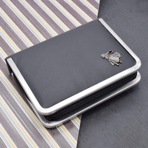 Personalisierte Zinn Fliegenfischen Design Schwarz Kunstleder Edelstahl Reise Maniküre Set | Tolles Vatertagsgeschenk
