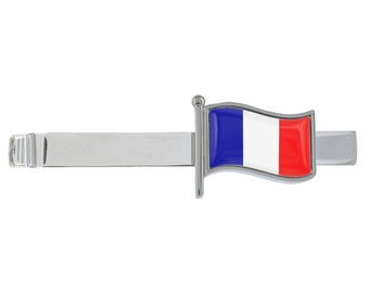 Pince à cravate argentée représentant le drapeau de la France, présentée dans une boîte chromée personnalisée