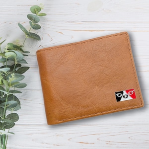 Cartera de cuero genuino color canela con diseño de bandera de Black Country Chains personalizada con caja de regalo grabada opcional