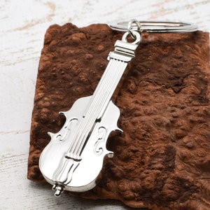 Magnifiquement gravé avec personnalisé avec message court | Porte-clés classique chromé pour violon | Présenté dans une boîte cadeau