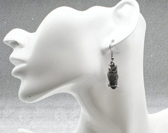 Englisch Made Pewter Wise Owl Ohrringe in einer Geschenkbox präsentiert