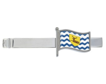 Pince à cravate argentée drapeau ondulé du Hertfordshire présentée dans une boîte chromée personnalisée