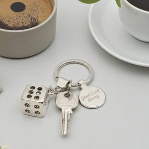 Personlig nyckelring med lyckotärningar | Snygg silverfärgad metallnyckelringsberlock | Gamerpresent