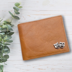 Cartera de cuero genuino color canela personalizada con diseño de máscara feliz y triste de teatro de comedia de peltre con caja de regalo grabada opcional
