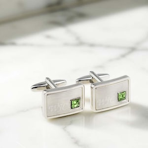 Gemelos con piedras de nacimiento engastadas a mano con cristales de Swarovski e iniciales