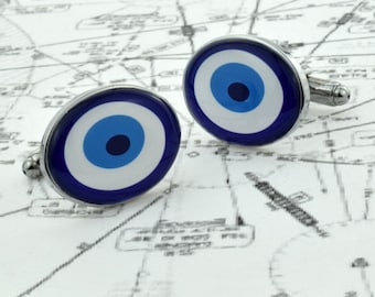 Gemelos ovalados con diseño de mal de ojo en caja personalizada