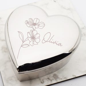 Wunderschön gravierte personalisierte mit Namen & Oktober Geburtstag Cosmos Flower Design Silber Herzförmige Trinket Box