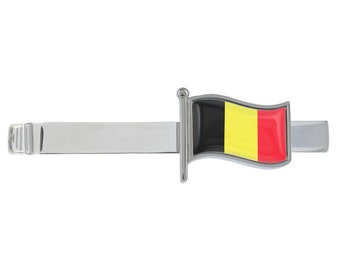 Pince à cravate argentée drapeau ondulé de la Belgique présentée dans une boîte chromée personnalisée