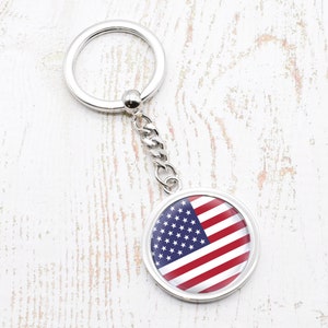 Stylish USA United States of America Flag Design Round Keyring with Personalised Engraved Short Message on Back