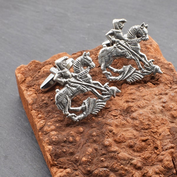 Boutons de manchette St George et le dragon fabriqués en anglais, étain, étain, design anglais dans une boîte personnalisée