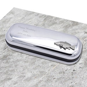 Karpfenfisch-Design Personalisierte gravierte verchromte Brillenetui Box